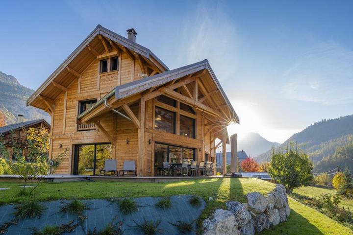 Gîte pour 14 personnes, avec sauna et piscine ainsi que terrasse et vue, animaux acceptés à Les Vigneaux - 2