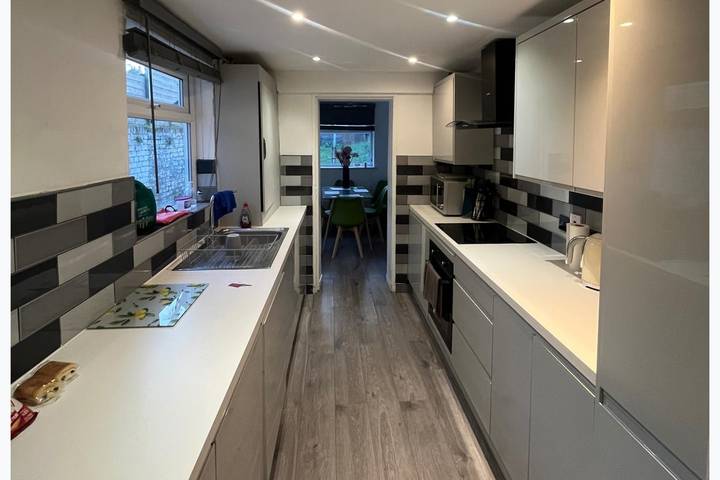 3 Bed House Sleeps 6 -Enclosed Garden-Free Parking in Botany Bay, Kent