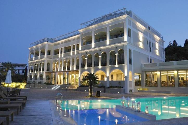 Hôtel pour 2 personnes, avec Balcon et Terrasse ainsi que Jardin et Piscine