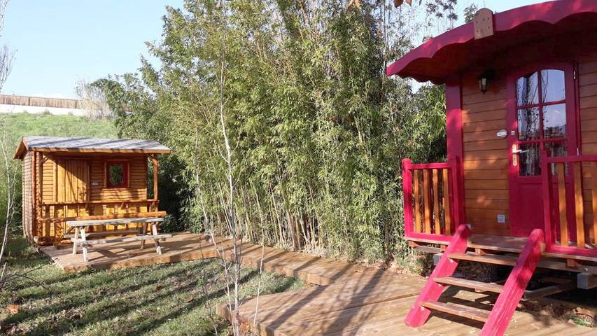 Location de vacances pour 4 personnes, avec jardin ainsi que vue et piscine à Barbentane - 3