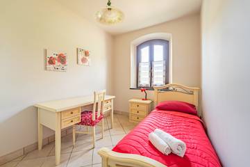 Villa per 5 Persone in Monchiero, Langhe, Foto 4