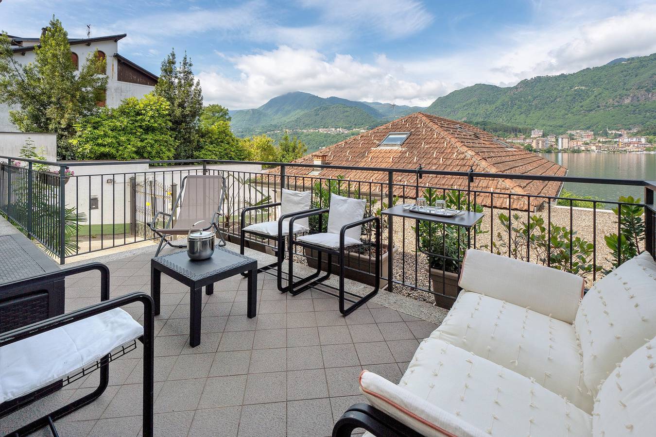 Casa vacanze 'Lago Vicky' con vista lago, terrazza privata e Wi-Fi in Omegna, Lago d'Orta