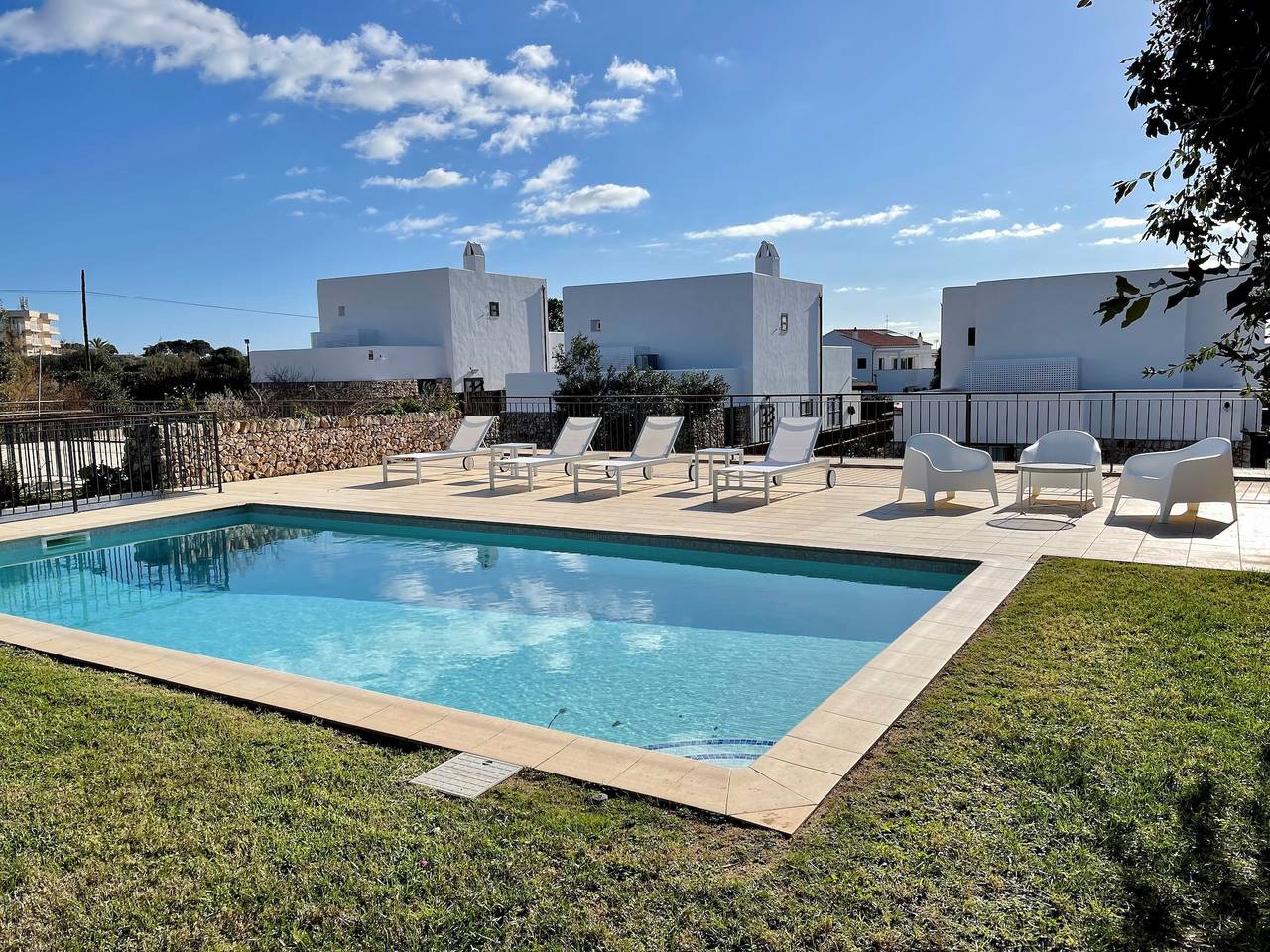 Wunderschöne Villa mit Meerblick, Top-Lage und Klimaanlage in Biniancolla, Sant Lluís
