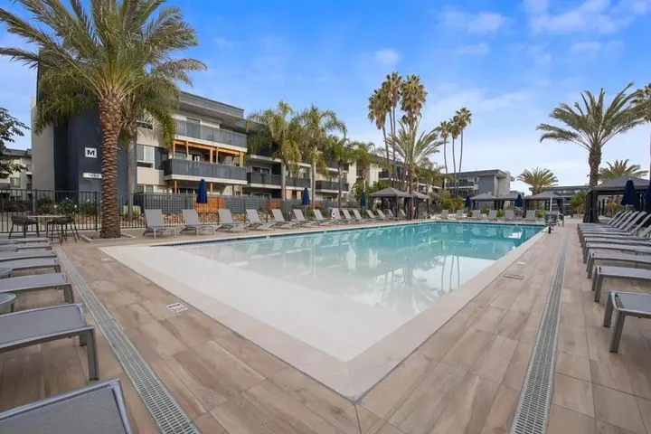 Apartamento de vacaciones para 4 personas, con jacuzzi además de jardín y piscina - 1