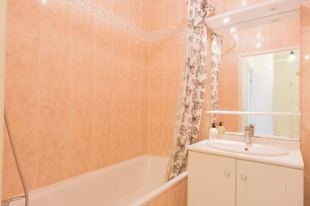Entire apartment, Appartement - Le Mendes - 10 Min. Disney in Bussy-Saint-Georges, Seine-et-Marne