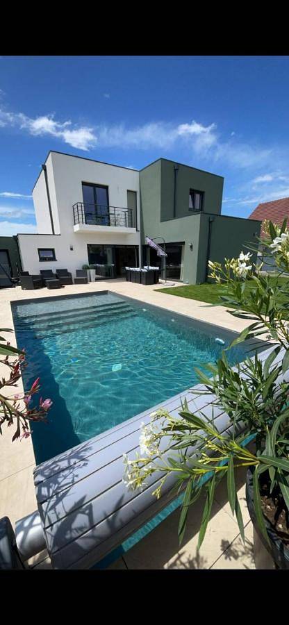 Location de vacances pour 6 personnes, avec Balcon et Terrasse ainsi que Jardin et Piscine dans Niederentzen