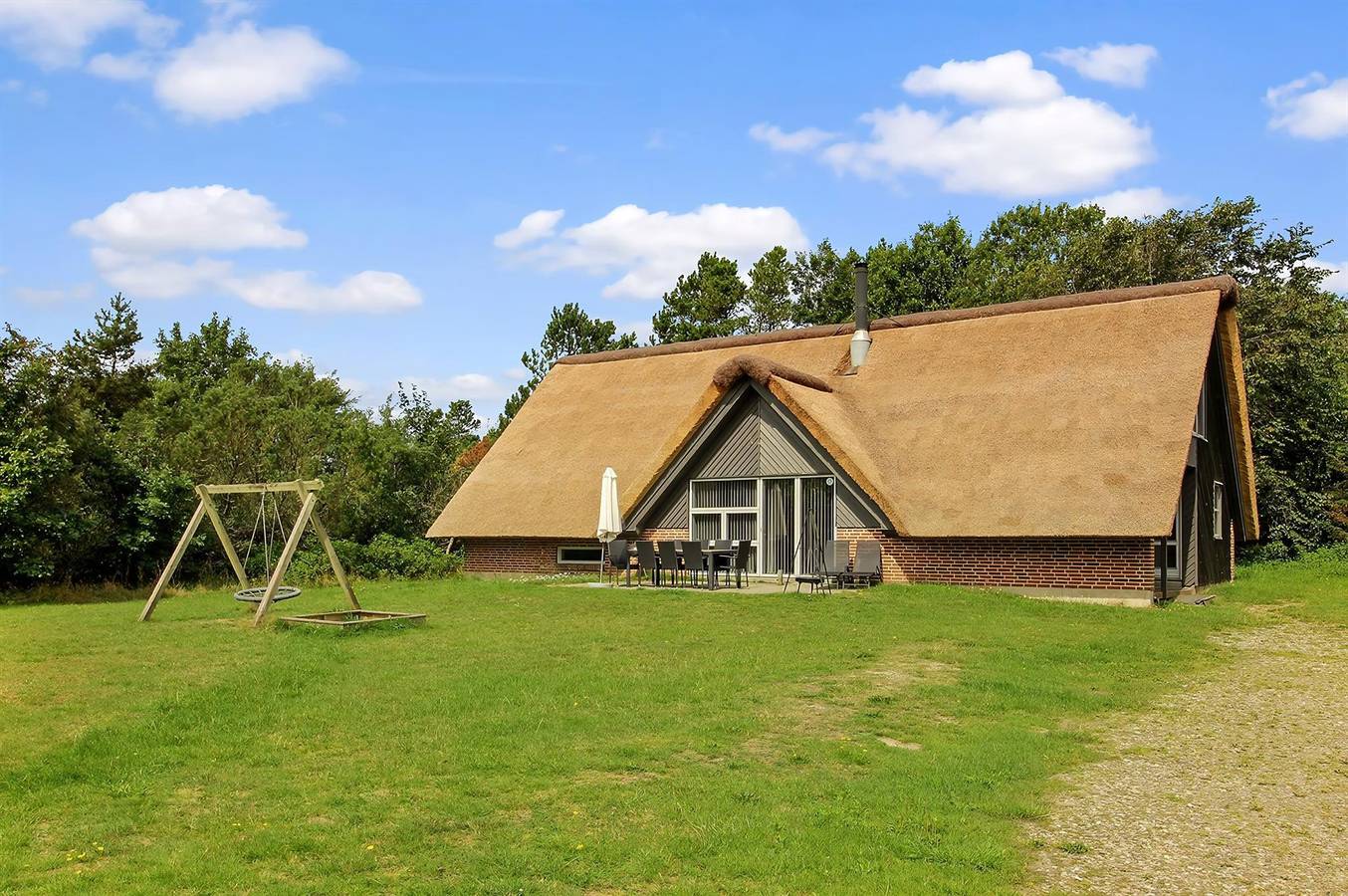 Stunning home in Henne w/ Wifi, Indoor swimming pool and Sauna in Henne, Filsø See