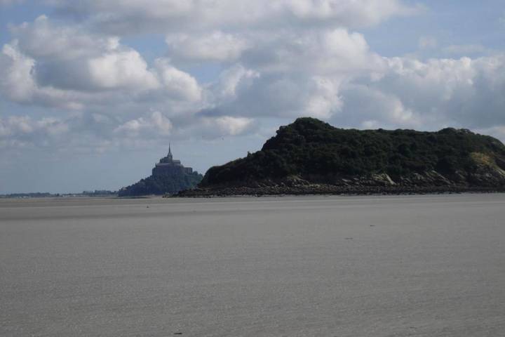 Gîte pour 8 personnes, avec jardin à Dragey-Ronthon - 2