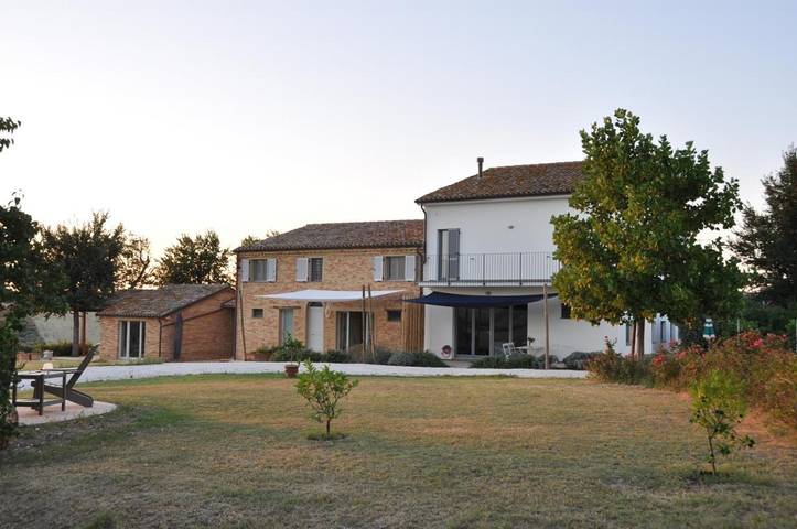 Ferienwohnung für 7 Personen, mit Garten und Ausblick sowie Pool, mit Haustier