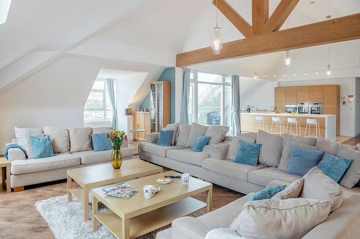 Holiday rental for 10 people, with garden, with pets in Morfa Nefyn