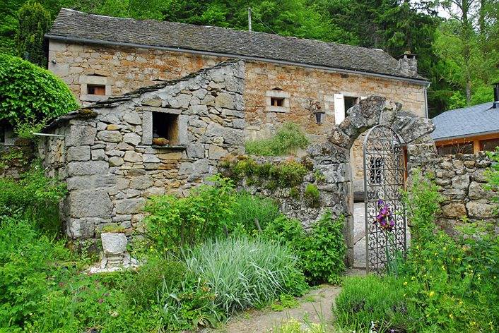 Location gîte en pleine nature in Saint-Laurent-de-Lévézou, Parc naturel régional des Grands Causses