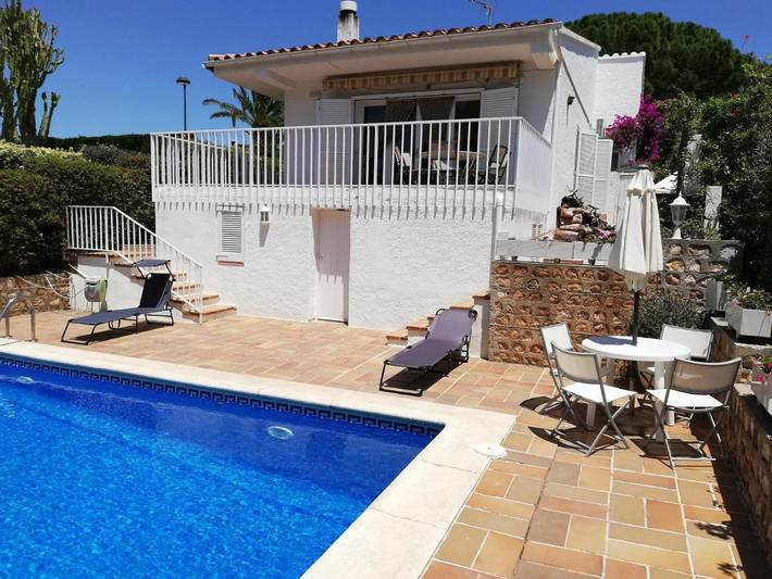 Apartamento para 10 personas, con Balcón y Terraza además de Jardín y Piscina en Calafat