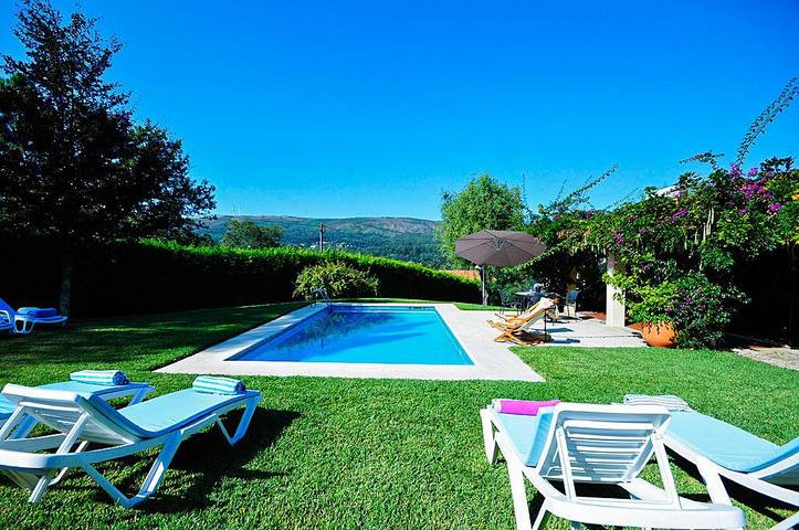 Location de vacances pour 8 personnes, avec terrasse et jardin dans Venade - 2