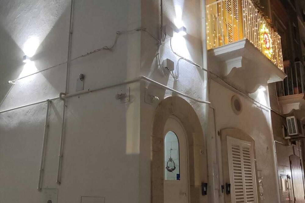 Puglia Holiday Home, 10 minutes away from Polignano a mare.  Newly renovated in Mola di Bari, Provincia di Bari