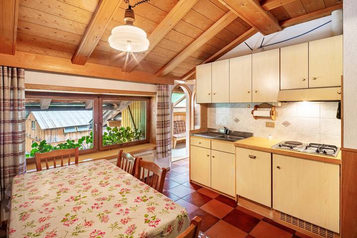 Appartamento intero, Appartamento 'Appartamento La Mirandola Rosso' con vista sulle montagne, terrazza e Wi-Fi in Livinallongo, Dolomiti Superski