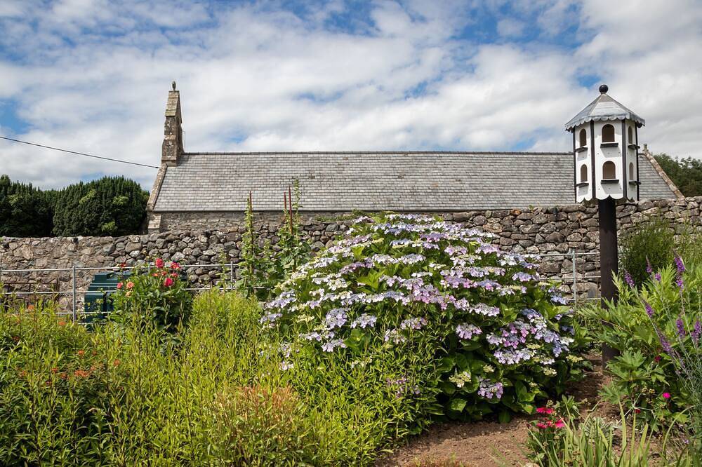 Neu 2019 - Romantisches Ferienhaus mit Blick auf die Landschaft, in der Nähe des Strandes und der Berge in Snowdonia