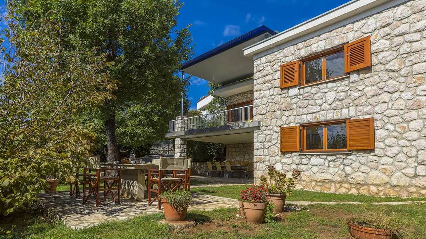 Location de vacances pour 8 personnes, avec jardin à Novi Vinodolski - 2