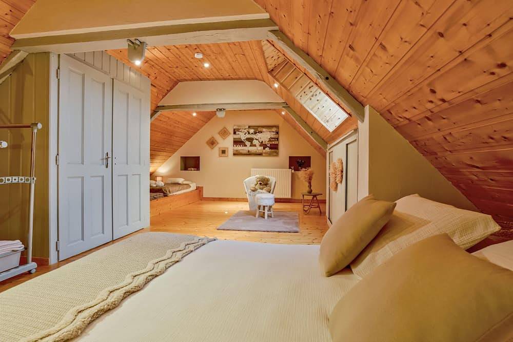 Beautiful home in l'étang-bertrand in L'Étang-Bertrand, Côte de la Déroute