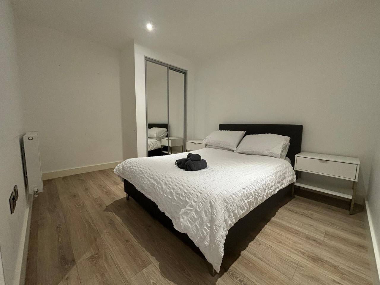 Entire apartment, Modern Solihull Studio • Free Parking • Kitchen • Near Nec, Jlr & Bhx in Solihull, Birmingham Area