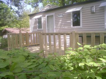 Gîte pour 6 personnes, avec vue et piscine ainsi que jardin et bassin pour enfant à Pomeys