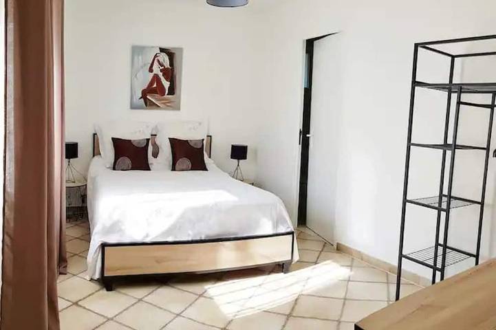 Location de vacances pour 6 personnes, avec jardin et jacuzzi ainsi que piscine et terrasse à Poulx - 2