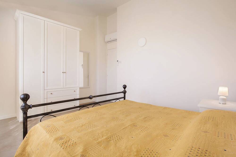 Villa Chiara-Mit Pool Apt 1 in Cavaion Veronese, Gardasee-Berge