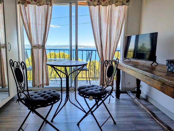 Chambre d’hôte pour 2 personnes, avec balcon et vue à Istres