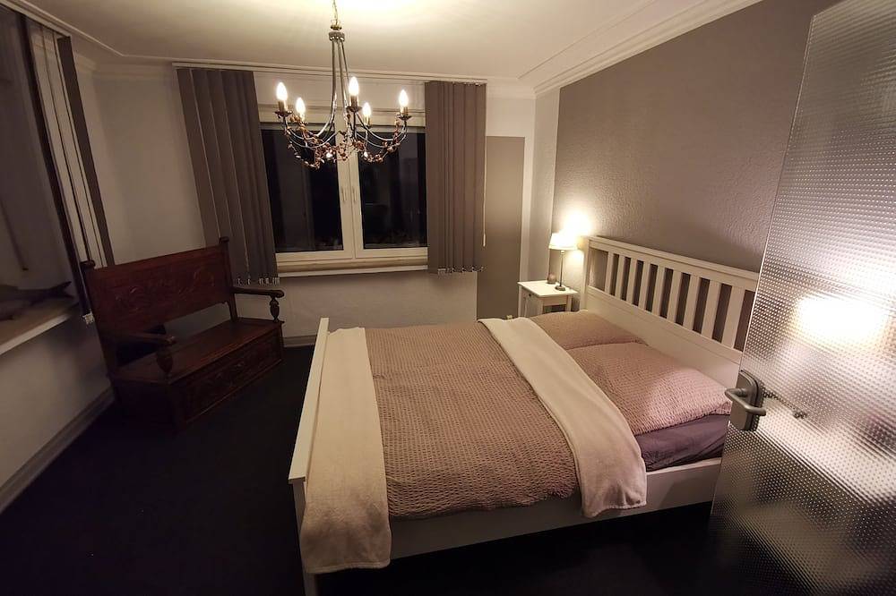 Ganze Wohnung, Großzügige Wohnung mit Terrasse (101 qm.)  stadtnah (3 Min S-Bahn) im Grünen in Köln, Rheinland