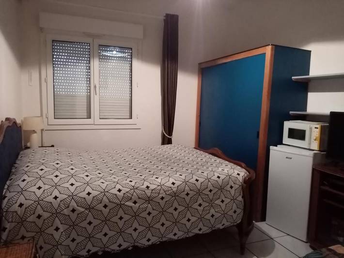 Gîte pour 2 personnes, avec Jardin ainsi que Piscine et Vue à Champigneulles - 3