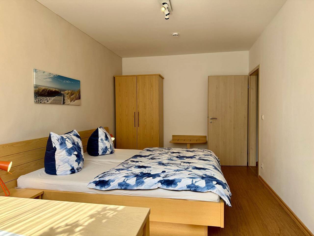 Ganze Wohnung, Komfortable Ferienwohnung mit Terrasse und Gartenzugang in ländlicher Umgebung in Neu Hirschburg, Ribnitz-Damgarten