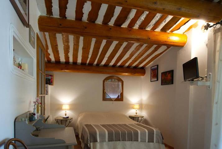 Chambre d’hôte pour 2 personnes, avec vue ainsi que piscine et terrasse