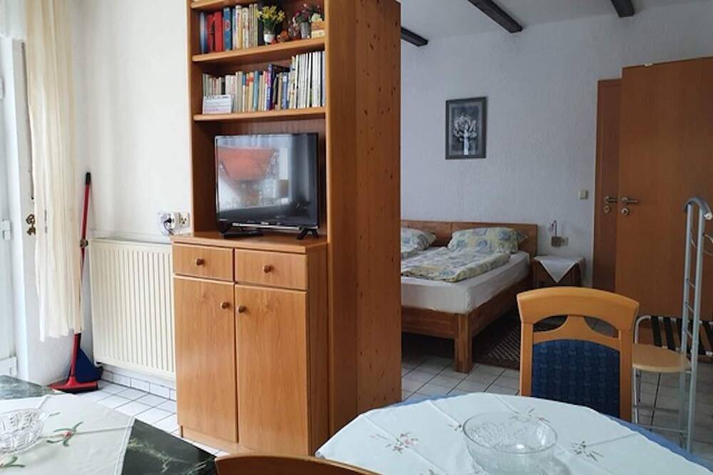 Ganze Wohnung, Schöne Ferienwohnung mit Terrasse in Homberg in Homberg, Knüllgebirge