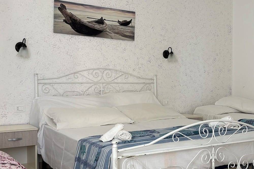 Entire apartment, Apartment with a view 700m from the sea in Torre Pali, Salve