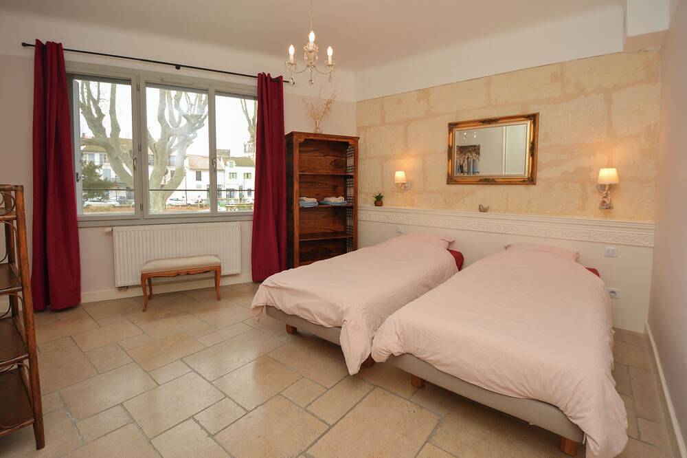 Cámara de caracteres. Dos habitaciones / dos baños / piscina in Tarascón, Region de Arles