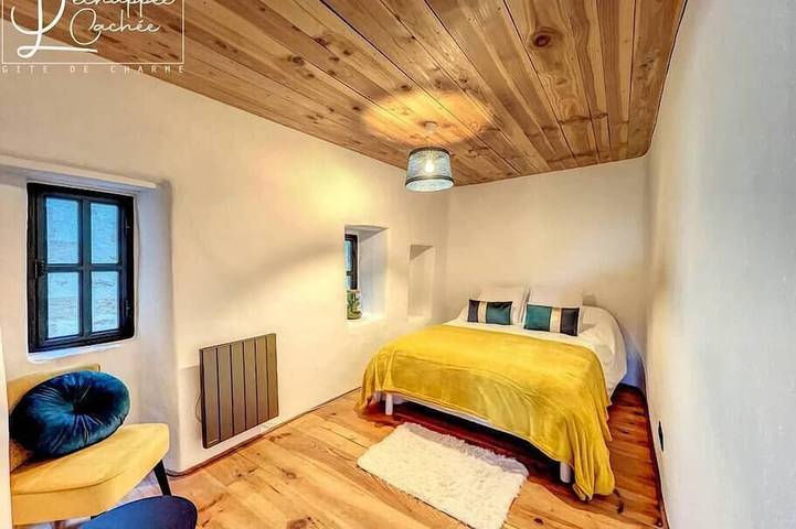 Location de vacances pour 2 personnes, avec sauna et jacuzzi à Saint-Étienne-de-Fontbellon - 2