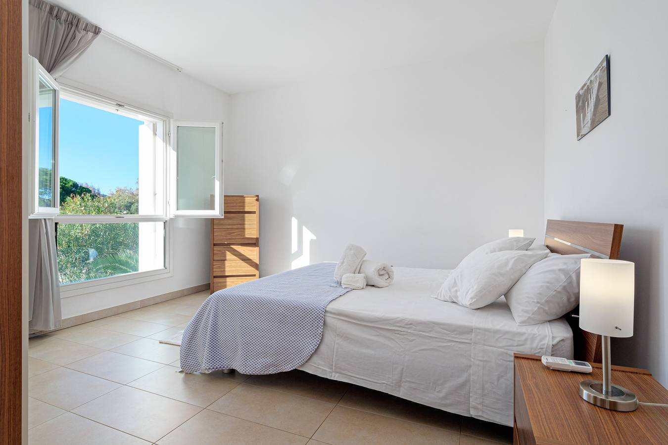 Moderne Ferienwohnung 7 in der Villa Marconi mit Meer- und Bergblick und privater Sonnenterrasse in Golfo Aranci, Costa Smeralda