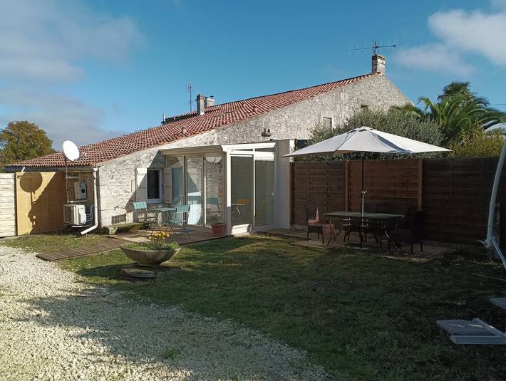 Gîte pour 2 personnes, avec terrasse et jardin