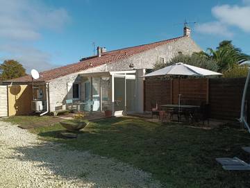 Gîte pour 2 personnes, avec terrasse et jardin à Saujon