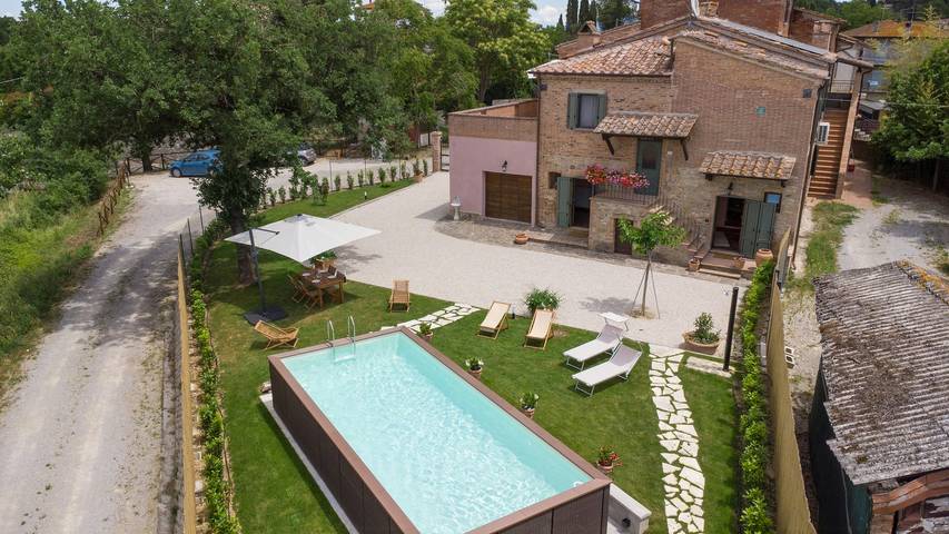 Agriturismo per 6 persone, con giardino, adatto a famiglie con bambini in Lucignano