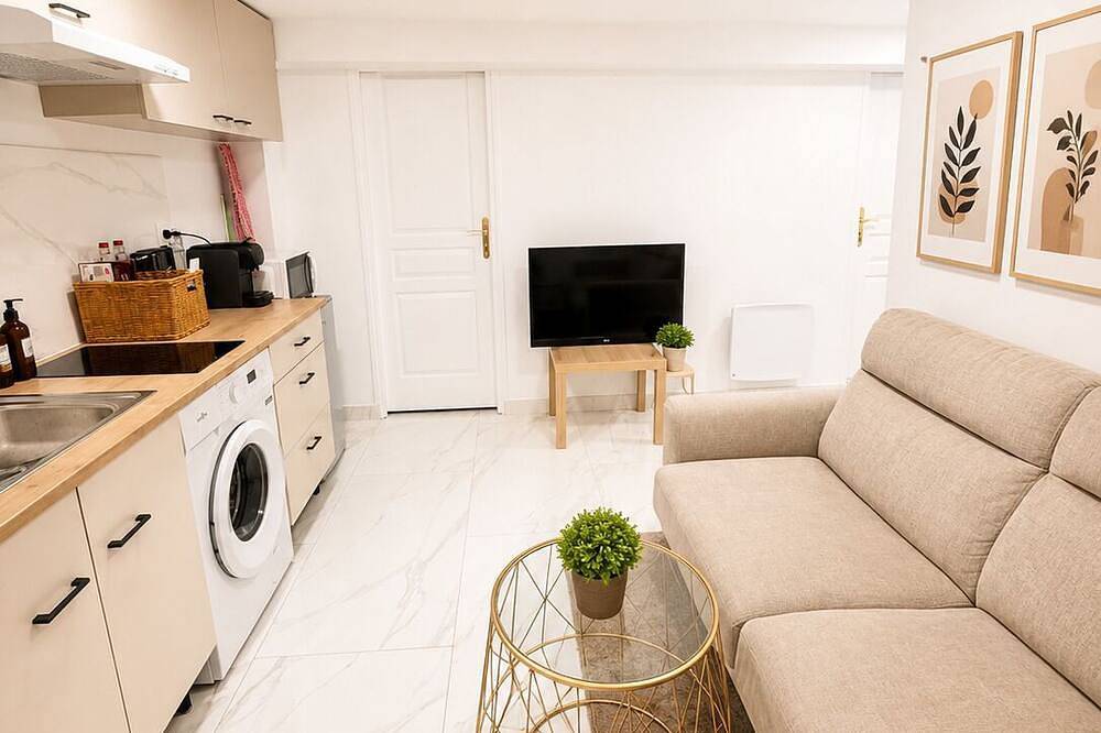 Appartement entier, Eden Suite • Escale 10min Cdg Parc des Expos -Parc Astérix Disney Vallée Village in Tremblay-en-France, Seine-Saint-Denis