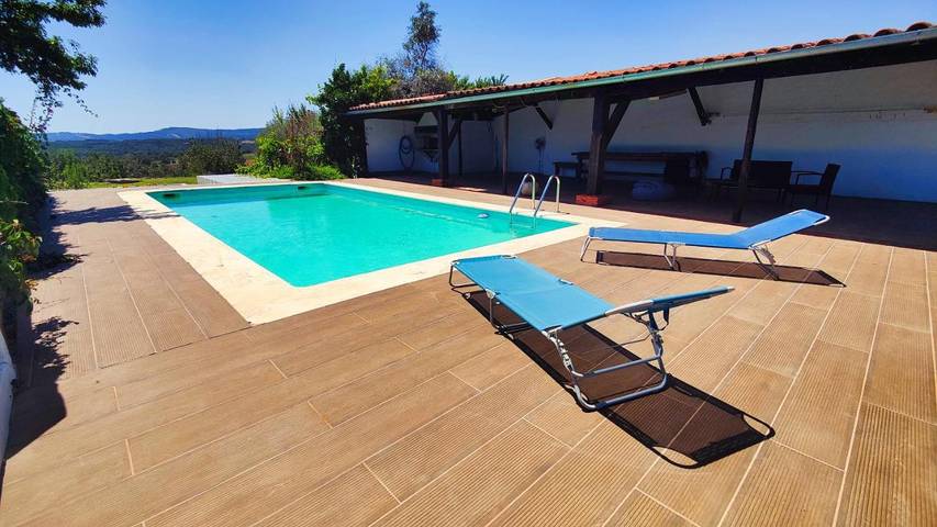 Location de vacances pour 7 personnes, avec piscine ainsi que jardin et vue, animaux acceptés dans Pero Viseu