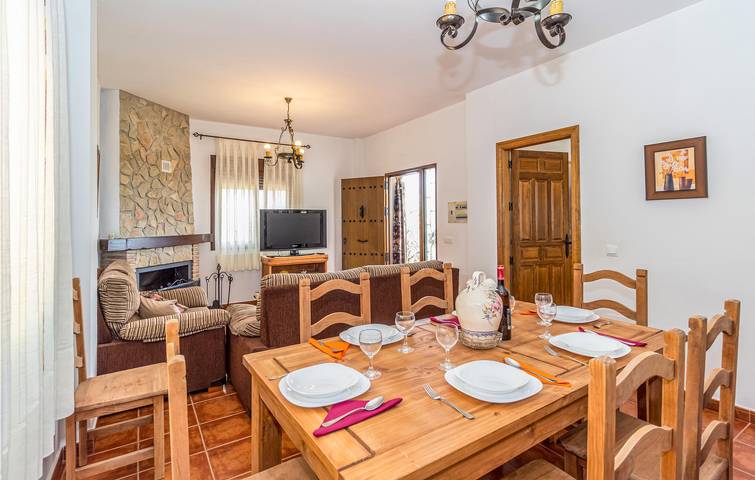 100m² Poolside Apartment with Terrace & Internet in Periana, Cordillera Penibética