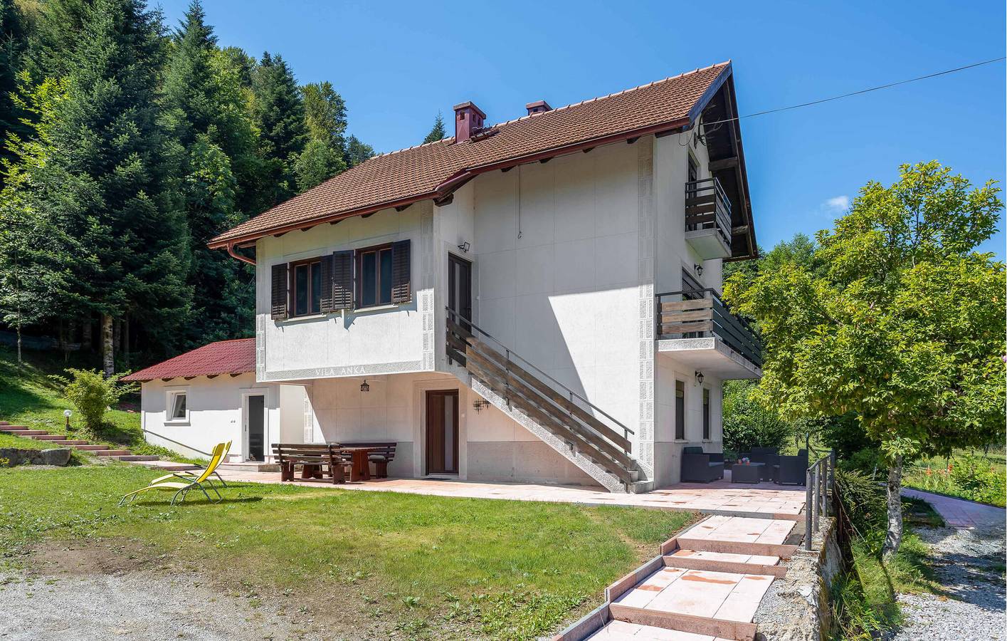 Gemütlich, 1 km vom Strand entfernt: Modernes Apartment mit Terrasse und kostenlosen Parkplätzen in Delnice, Primorje-Gorski Kotar