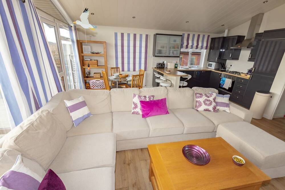 Perfectly located  3 bedroom lodge in Newton Ferrers in Newton and Noss, South Devon