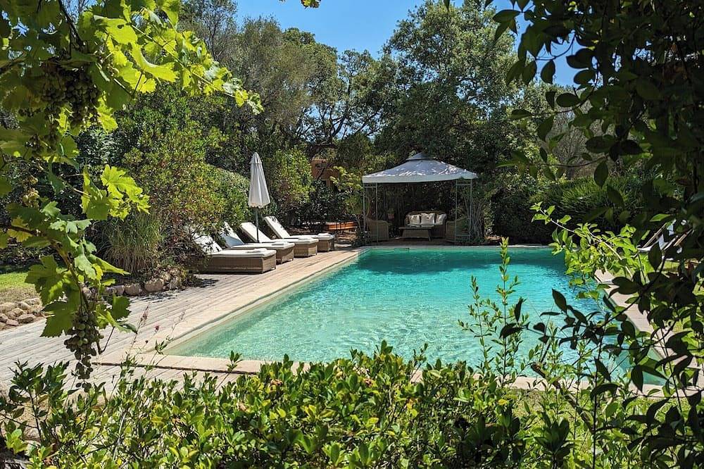Pinarello: Charming House 400m From The Beach, Swimming Pool And Spa in Pinarellu, Zonza