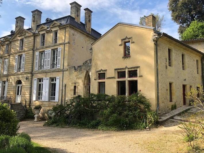 Location de vacances pour 7 personnes, avec Terrasse et Jardin ainsi que Piscine et Vue à Langoiran