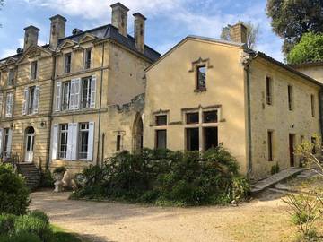 Gîte pour 7 personnes, avec vue ainsi que jardin et piscine à Langoiran