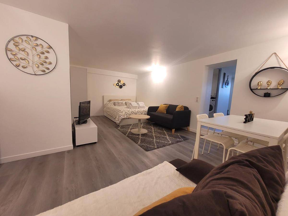 Appartement entier, One-Bedroom Apartment in Orly (Île de France), Val-de-Marne