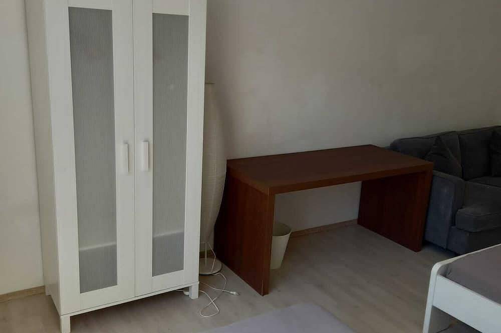 Ganze Wohnung, Steglitz V-große Altbauwohnung, 3 Zimmer, Küche, Bad & Balkon in Steglitz Berlin, Berlin