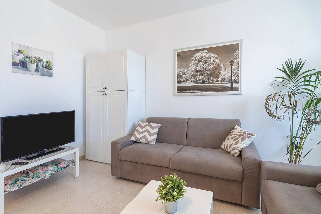 Holiday Home "Villa Clara" with Sea View, Covered Terrace and Garden in Gallina - Avola, Avola